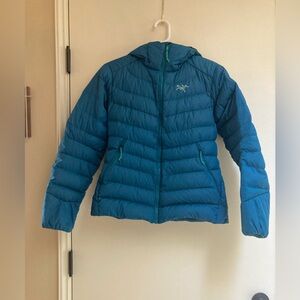 Arc’teryx Lt. Cerium Hoody | women’s S | 850 Down | Packable | Cerulean Blue